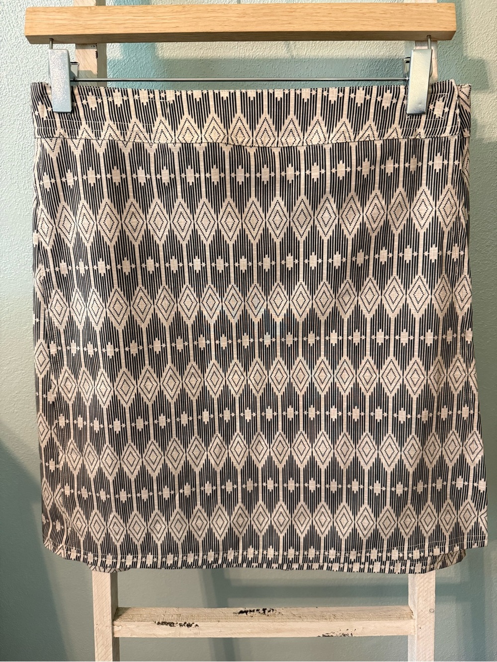 Rip Skirt Hawaii Black Cream Geometric Wrap Skirt Swim Mini Size S